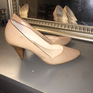 Nude or Gray Leather pump by Tahari Sz. 9M